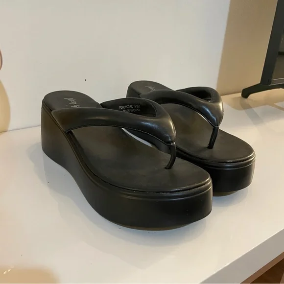 Nasty Gal Platform Faux Leather Flip Flops - Picture 8 of 10